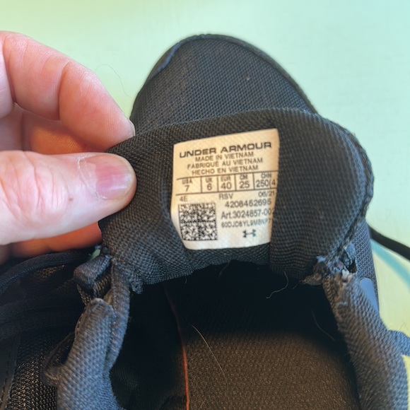 Under Armour charged black sneakers size 7 US - Picture 2 of 6